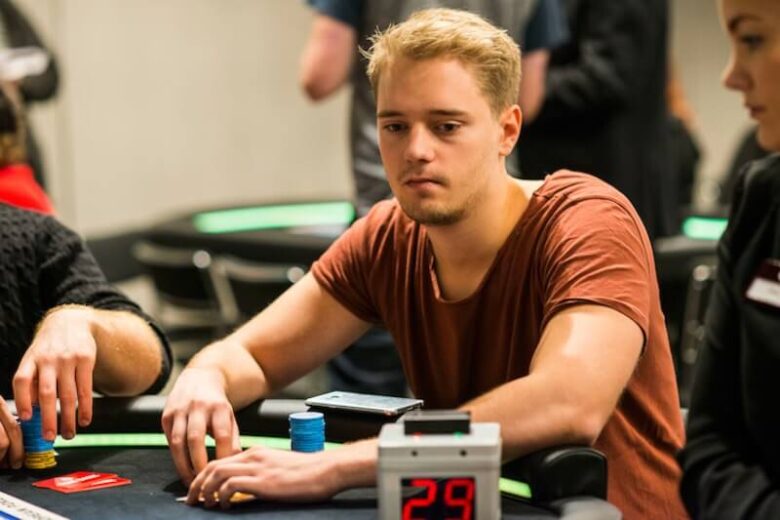 Online Poker Player: Linus "LLinusLLove" Loeliger