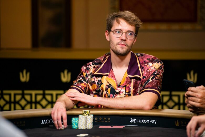 Linus Loeliger playing poker tournament