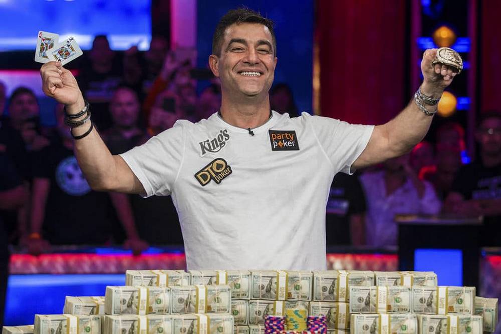 Hossein Ensan with WSOP bracelet