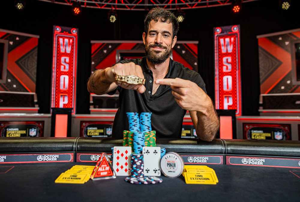 Nick Schulman with WSOP bracelet