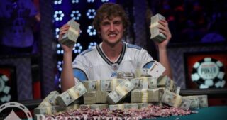 Ryan-Riess-Wins-2013-WSOP-Main-Event-14.JPG